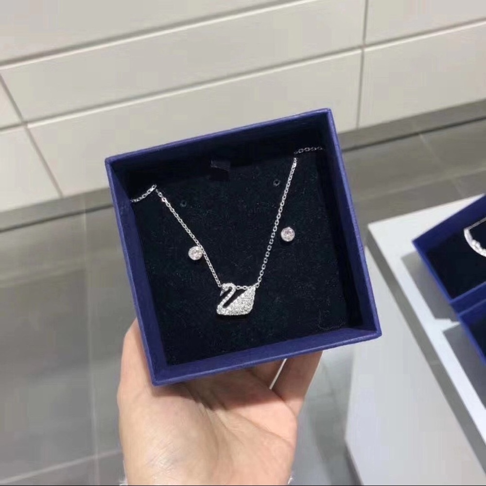 Swarovski Swan Necklace Earrings set